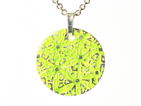katrin_koehler_emailleschmuck_anhaenger_lilia
