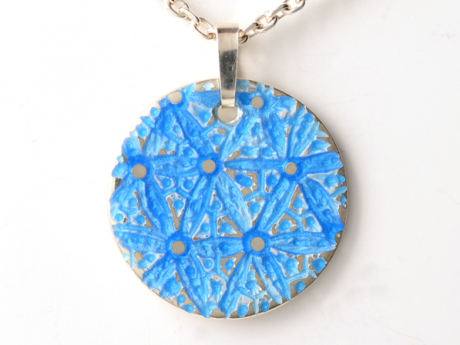 katrin_koehler_emailleschmuck_anhaenger_lilia_6365