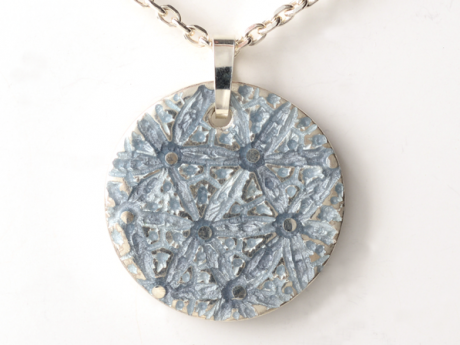 katrin_koehler_emailleschmuck_anhaenger_lilia_6366