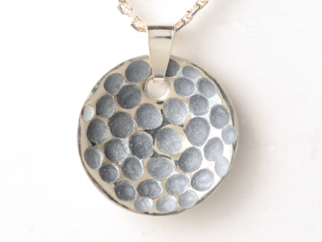katrin_koehler_emailleschmuck_anhaenger_mosaik_konkav_6387