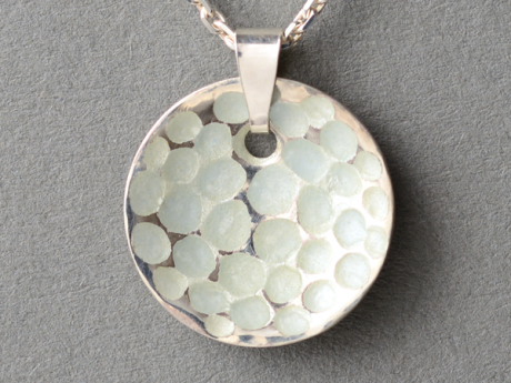 katrin_koehler_emailleschmuck_anhaenger_mosaik_konkav_6411