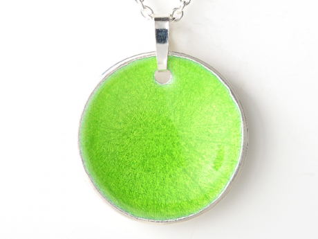 katrin_koehler_emailleschmuck_anhaenger_patella_grosz_konkav_6444
