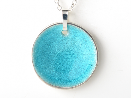 katrin_koehler_emailleschmuck_anhaenger_patella_grosz_konkav_6445