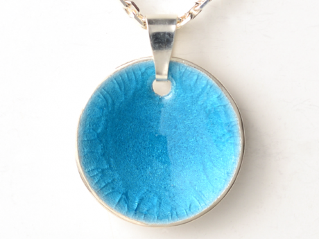 katrin_koehler_emailleschmuck_anhaenger_patella_konkav_6404