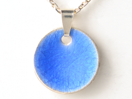 katrin_koehler_emailleschmuck_anhaenger_patella_konkav_6405