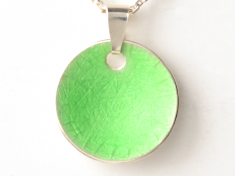 katrin_koehler_emailleschmuck_anhaenger_patella_konkav_6406