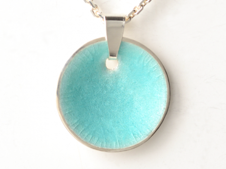 katrin_koehler_emailleschmuck_anhaenger_patella_konkav_6407