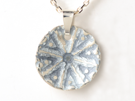 katrin_koehler_emailleschmuck_anhaenger_pusteblume_konkav_6382