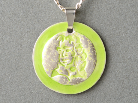 katrin_koehler_emailleschmuck_anhaenger_schiller_6413