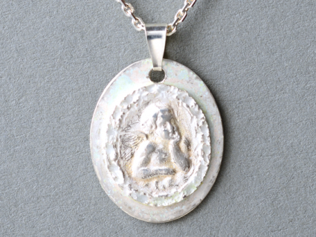 katrin_koehler_emailleschmuck_anhaenger_schutzengel6415