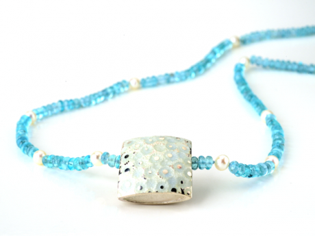 katrin_koehler_emailleschmuck_kette_kissen_eisblume_apatit_perlen.000079.b