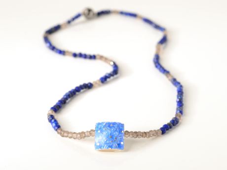katrin_koehler_emailleschmuck_kette_lapislatsuli_rauchquarz_6308