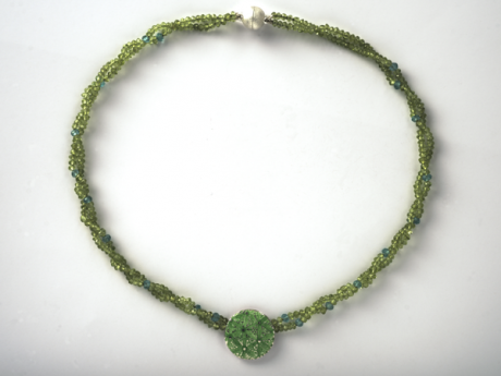 katrin_koehler_emailleschmuck_kette_peridot_apatit_2558