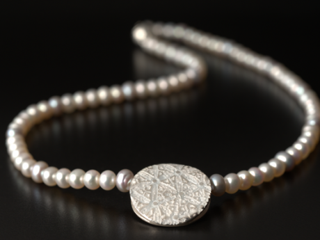 katrin_koehler_emailleschmuck_kette_perlen_weisz_grau_4331