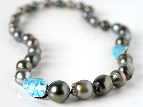 katrin_koehler_emailleschmuck_kette_tahitiperlen_barock_6155