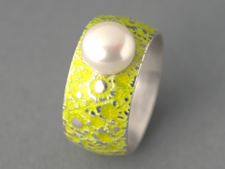 katrin_koehler_emailleschmuck_ring_eisblume_perle_4220